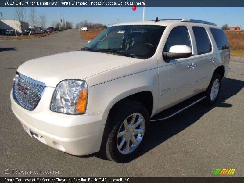 White Diamond Tricoat / Cocoa/Light Cashmere 2013 GMC Yukon Denali AWD