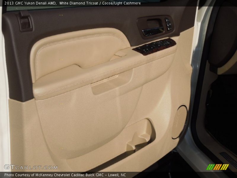 White Diamond Tricoat / Cocoa/Light Cashmere 2013 GMC Yukon Denali AWD