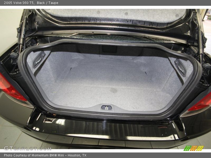 Black / Taupe 2005 Volvo S60 T5