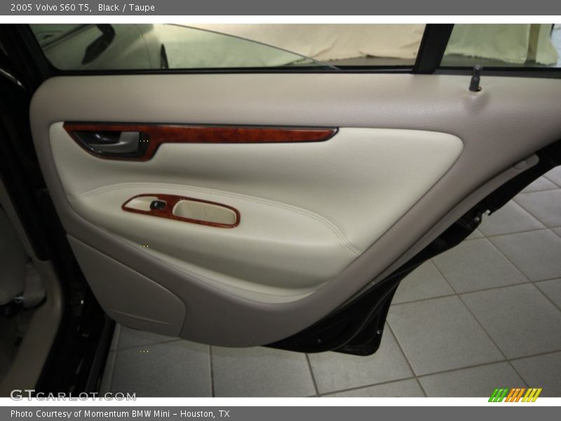 Black / Taupe 2005 Volvo S60 T5