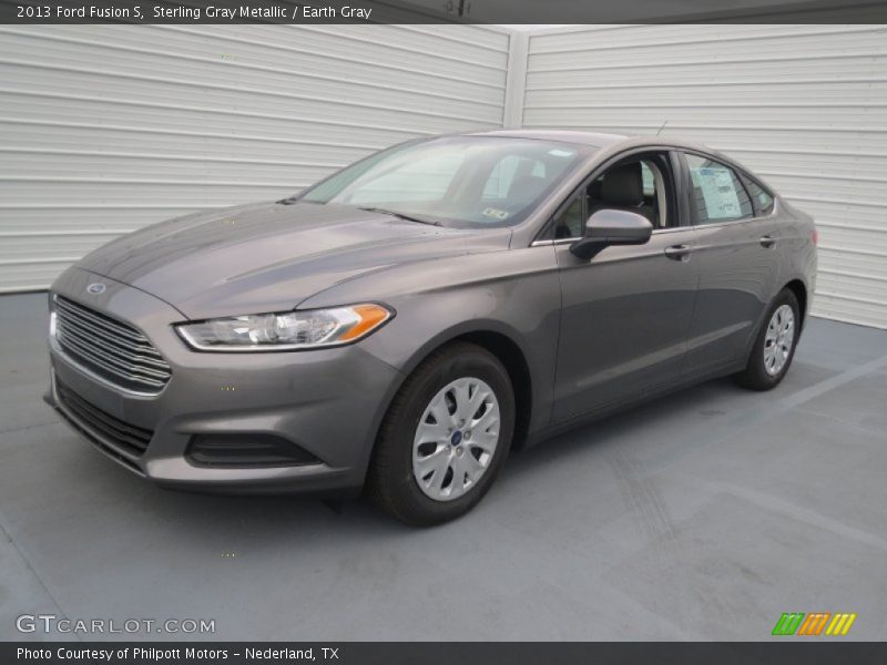 Front 3/4 View of 2013 Fusion S