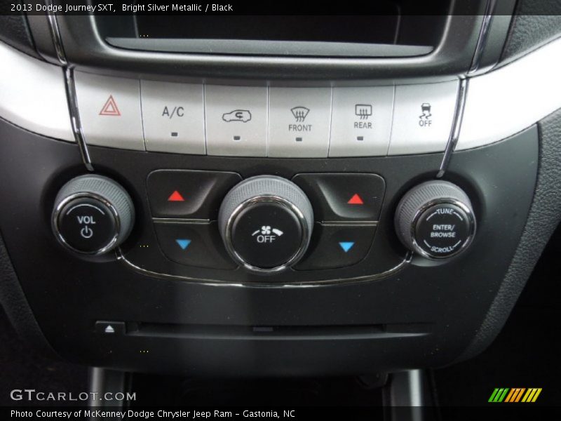 Bright Silver Metallic / Black 2013 Dodge Journey SXT