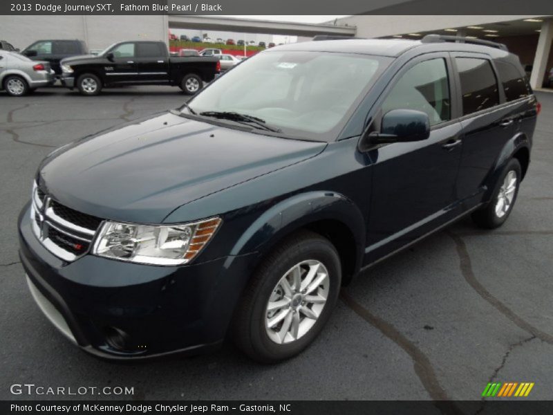Front 3/4 View of 2013 Journey SXT