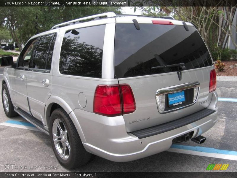 Silver Birch Metallic / Light Parchment 2004 Lincoln Navigator Ultimate