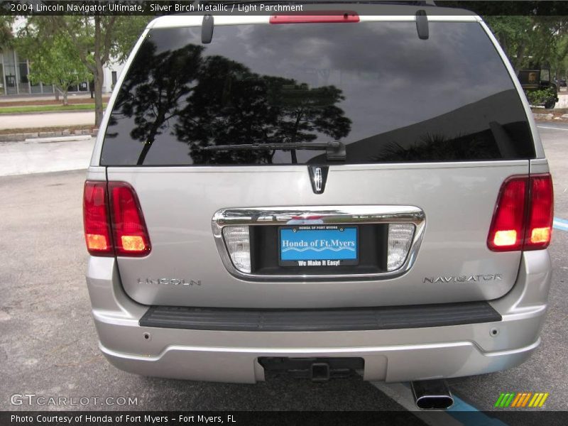 Silver Birch Metallic / Light Parchment 2004 Lincoln Navigator Ultimate