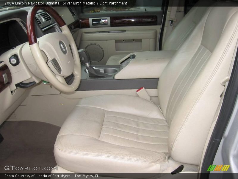Silver Birch Metallic / Light Parchment 2004 Lincoln Navigator Ultimate