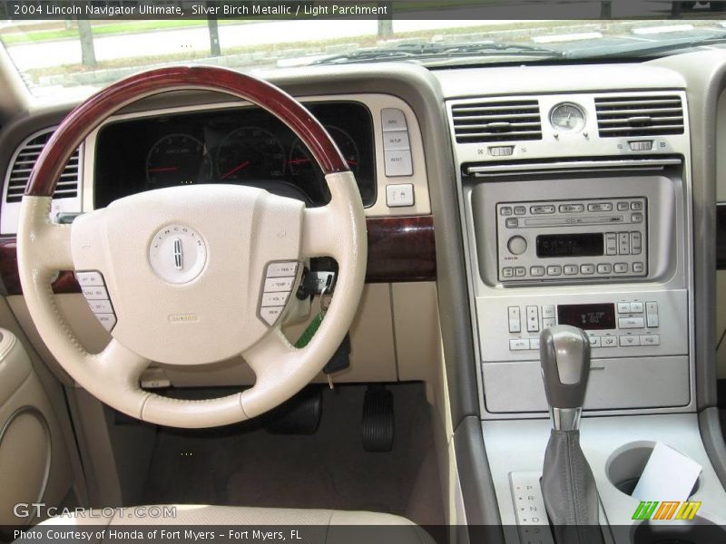 Silver Birch Metallic / Light Parchment 2004 Lincoln Navigator Ultimate