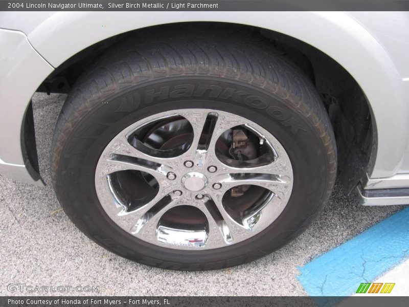 Silver Birch Metallic / Light Parchment 2004 Lincoln Navigator Ultimate