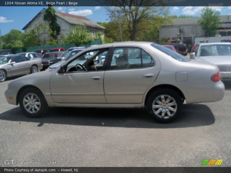 Beige Pearl / Beige 1994 Nissan Altima XE