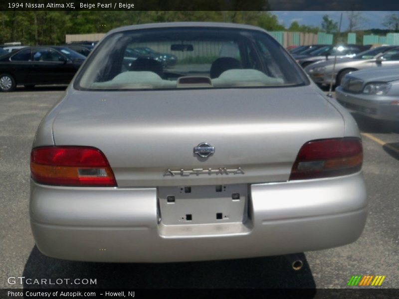 Beige Pearl / Beige 1994 Nissan Altima XE