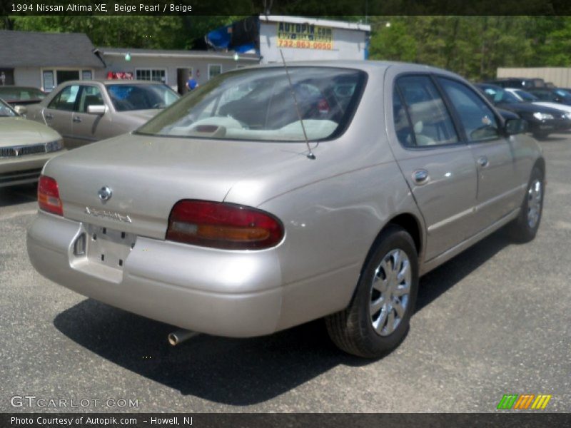 Beige Pearl / Beige 1994 Nissan Altima XE