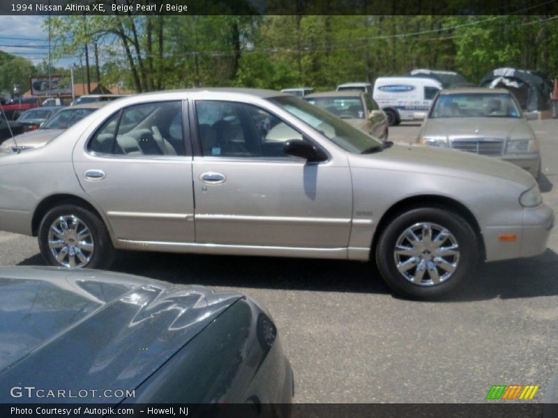 Beige Pearl / Beige 1994 Nissan Altima XE