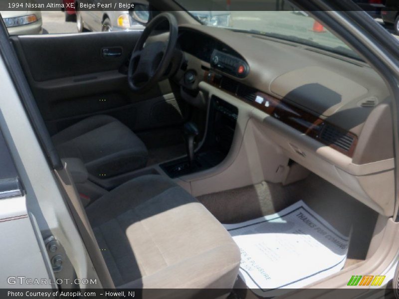 Beige Pearl / Beige 1994 Nissan Altima XE