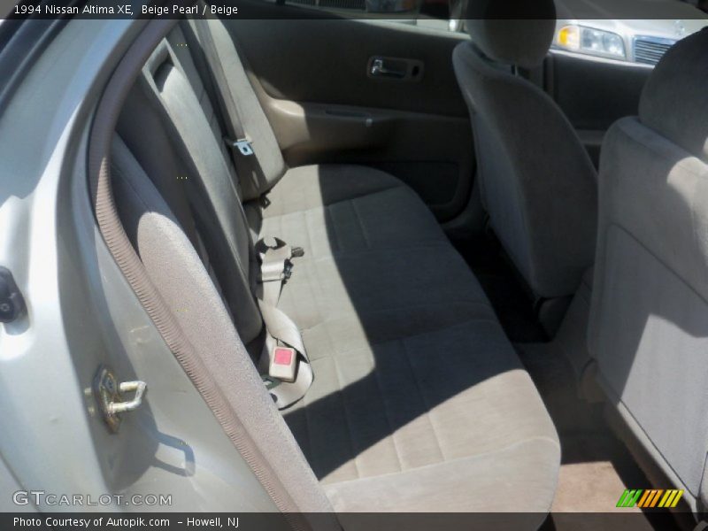Beige Pearl / Beige 1994 Nissan Altima XE