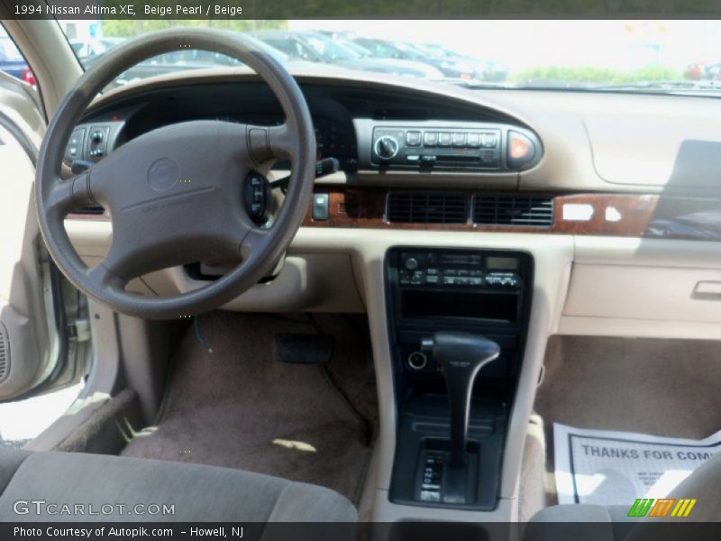 Beige Pearl / Beige 1994 Nissan Altima XE