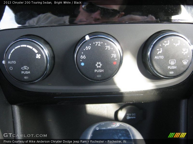 Bright White / Black 2013 Chrysler 200 Touring Sedan