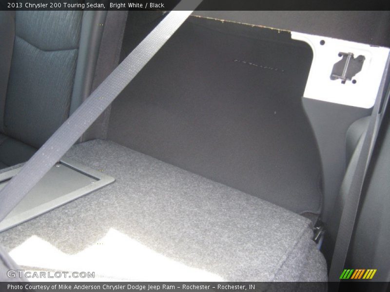 Bright White / Black 2013 Chrysler 200 Touring Sedan