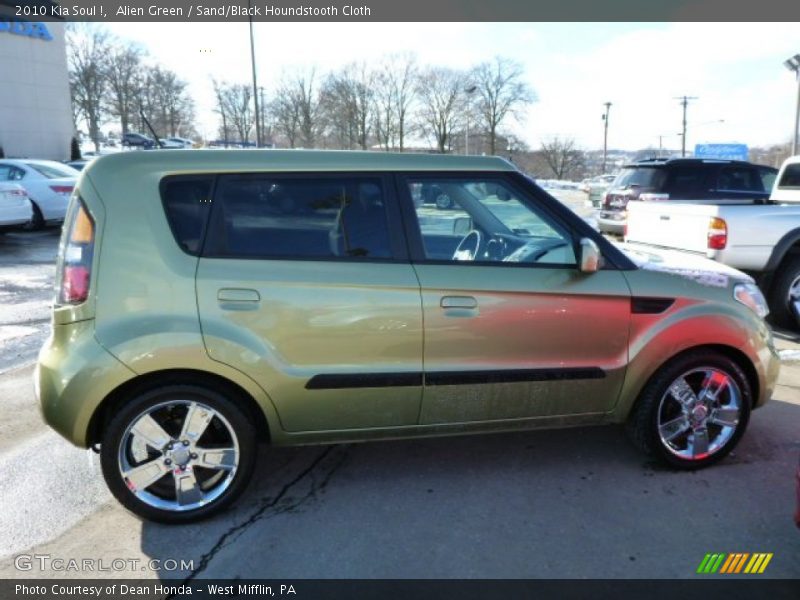 Alien Green / Sand/Black Houndstooth Cloth 2010 Kia Soul !
