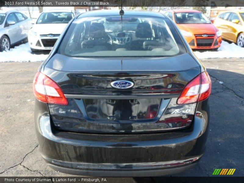 Tuxedo Black / Charcoal Black 2013 Ford Fiesta SE Sedan