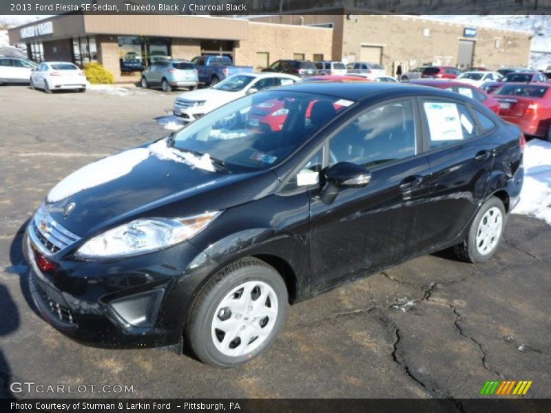 Tuxedo Black / Charcoal Black 2013 Ford Fiesta SE Sedan