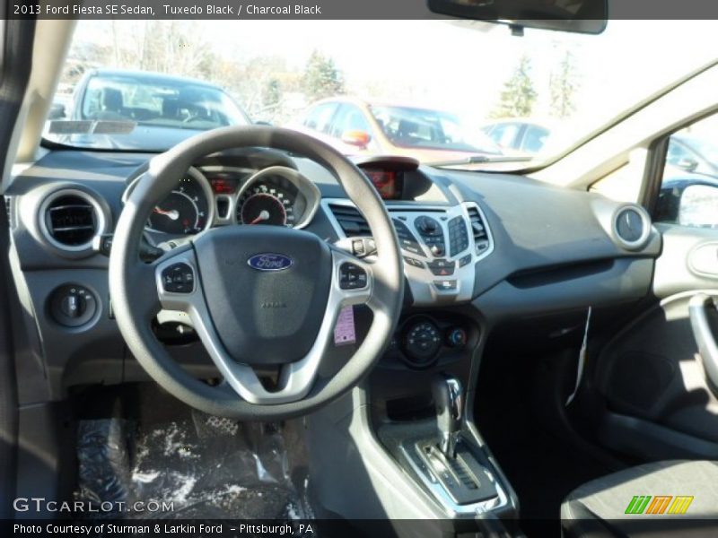 Tuxedo Black / Charcoal Black 2013 Ford Fiesta SE Sedan