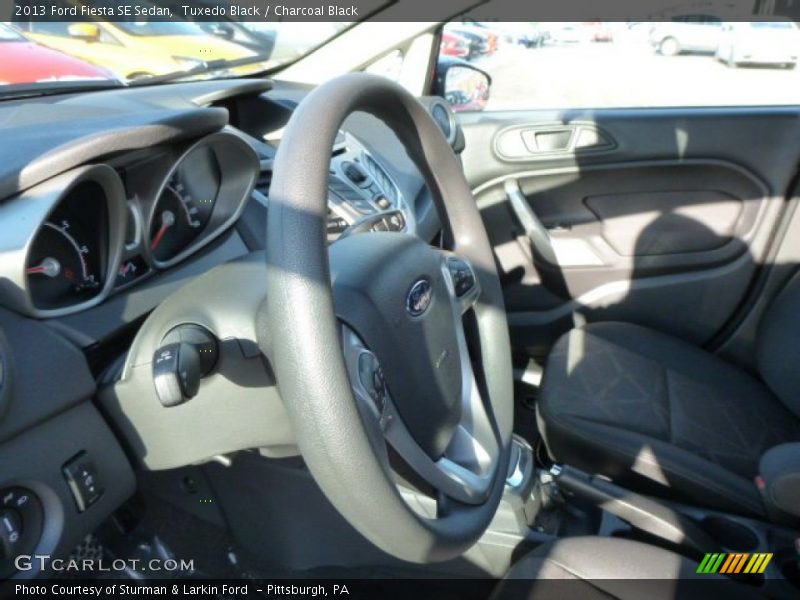 Tuxedo Black / Charcoal Black 2013 Ford Fiesta SE Sedan