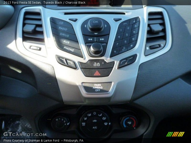 Tuxedo Black / Charcoal Black 2013 Ford Fiesta SE Sedan