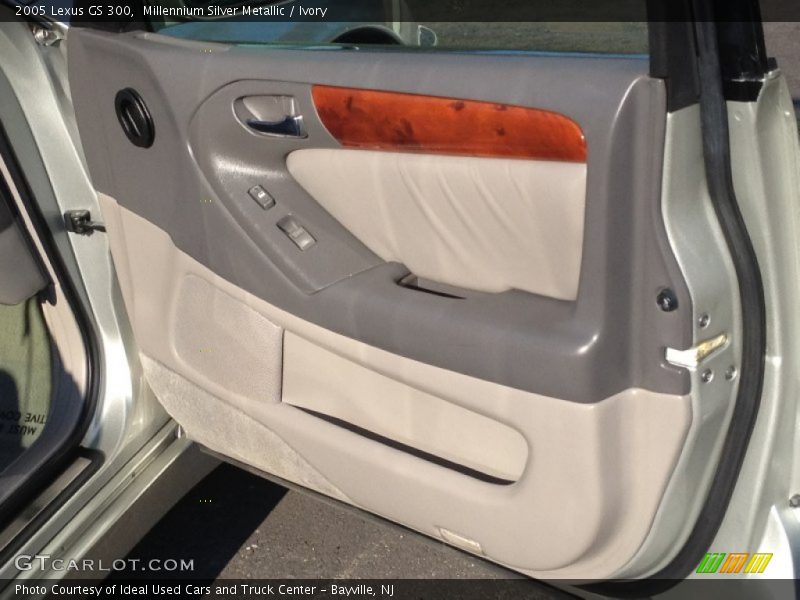 Millennium Silver Metallic / Ivory 2005 Lexus GS 300
