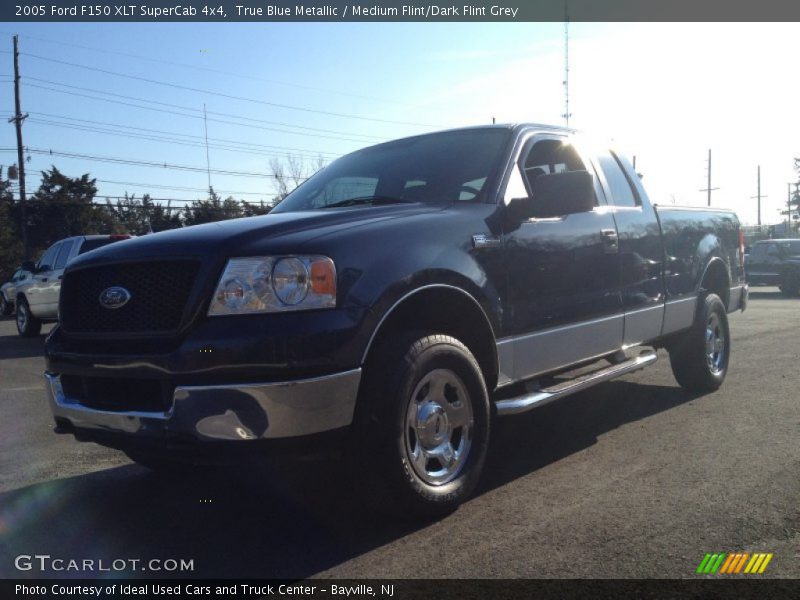True Blue Metallic / Medium Flint/Dark Flint Grey 2005 Ford F150 XLT SuperCab 4x4