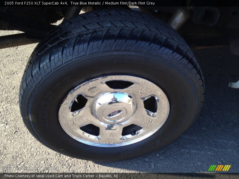 True Blue Metallic / Medium Flint/Dark Flint Grey 2005 Ford F150 XLT SuperCab 4x4
