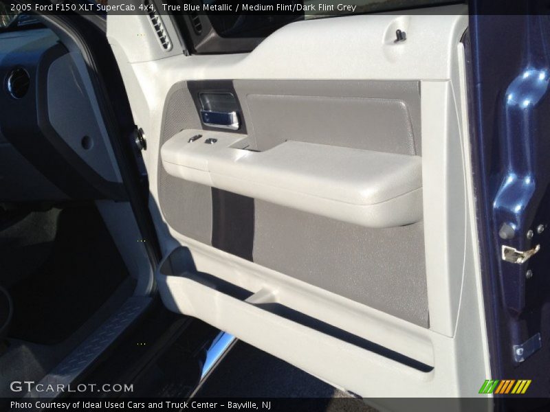 True Blue Metallic / Medium Flint/Dark Flint Grey 2005 Ford F150 XLT SuperCab 4x4