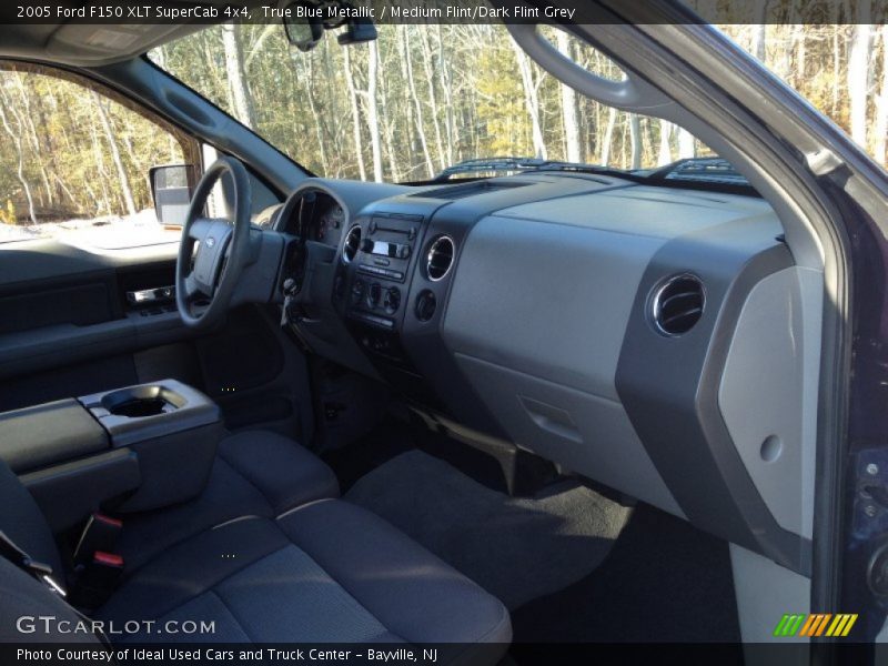 True Blue Metallic / Medium Flint/Dark Flint Grey 2005 Ford F150 XLT SuperCab 4x4