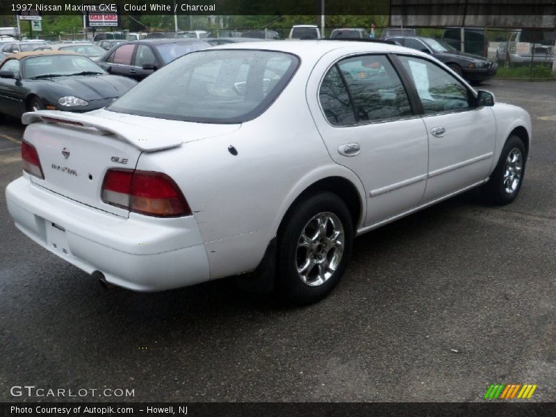 Cloud White / Charcoal 1997 Nissan Maxima GXE