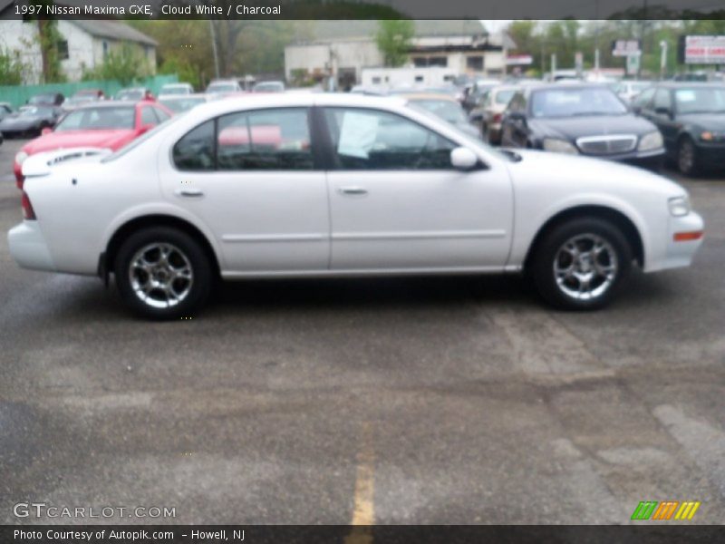Cloud White / Charcoal 1997 Nissan Maxima GXE