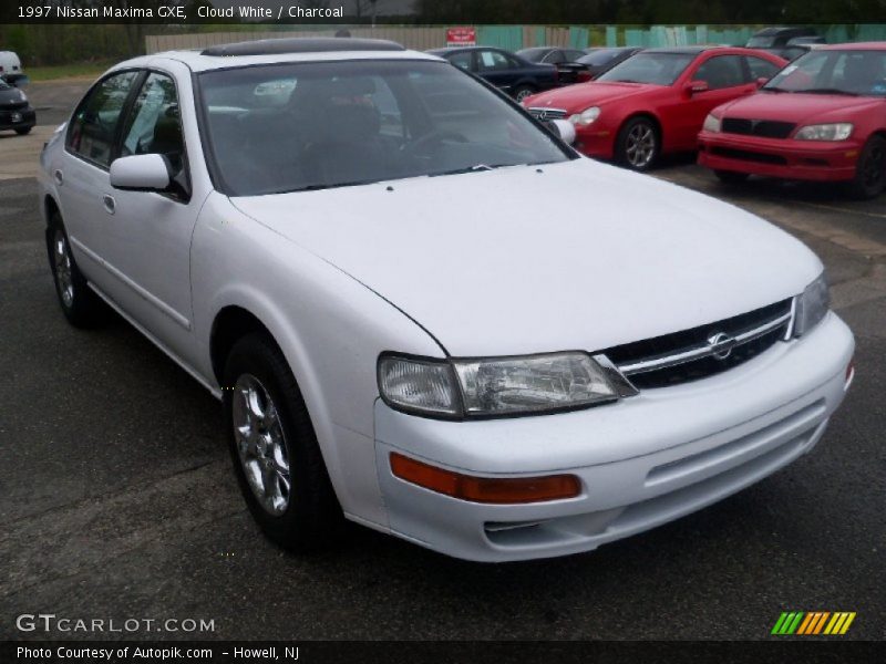 Cloud White / Charcoal 1997 Nissan Maxima GXE