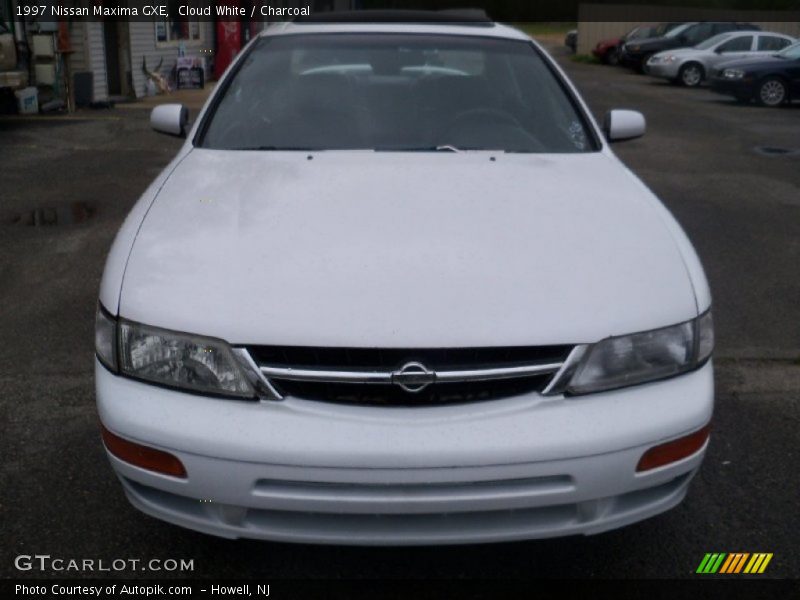 Cloud White / Charcoal 1997 Nissan Maxima GXE