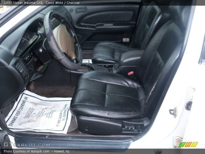 Cloud White / Charcoal 1997 Nissan Maxima GXE