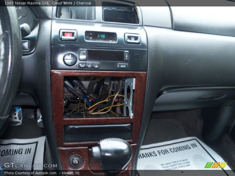 Cloud White / Charcoal 1997 Nissan Maxima GXE