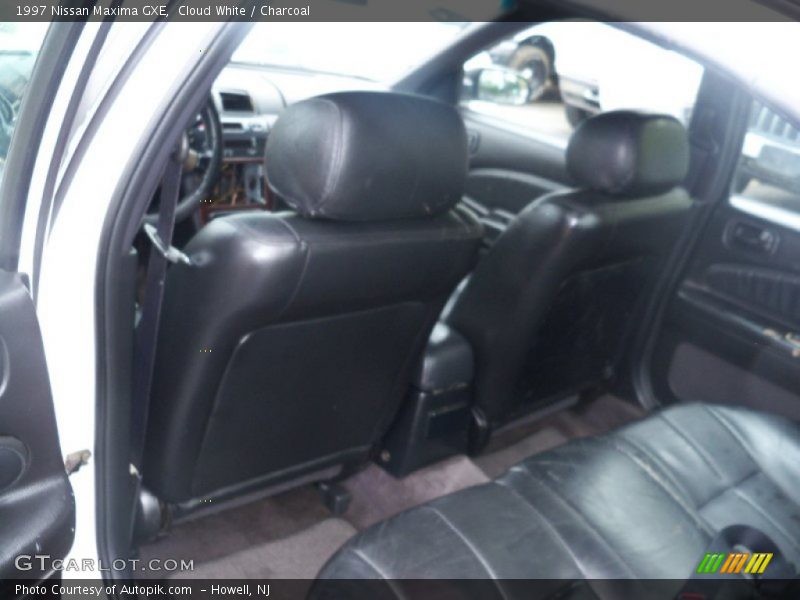 Cloud White / Charcoal 1997 Nissan Maxima GXE