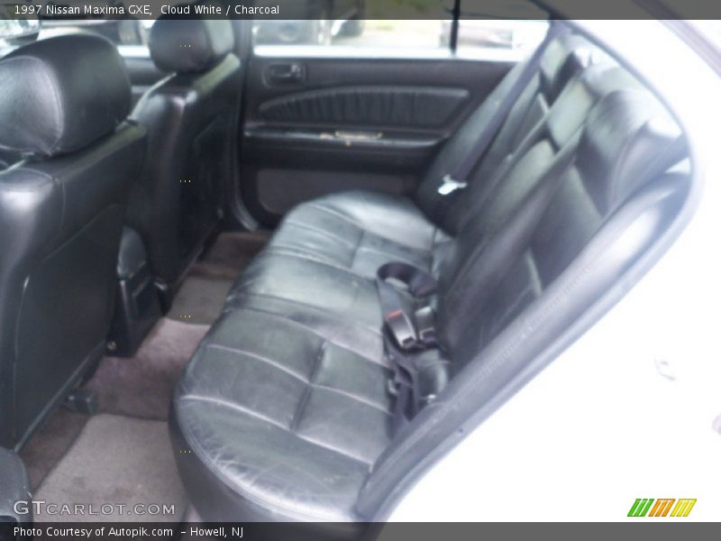 Cloud White / Charcoal 1997 Nissan Maxima GXE