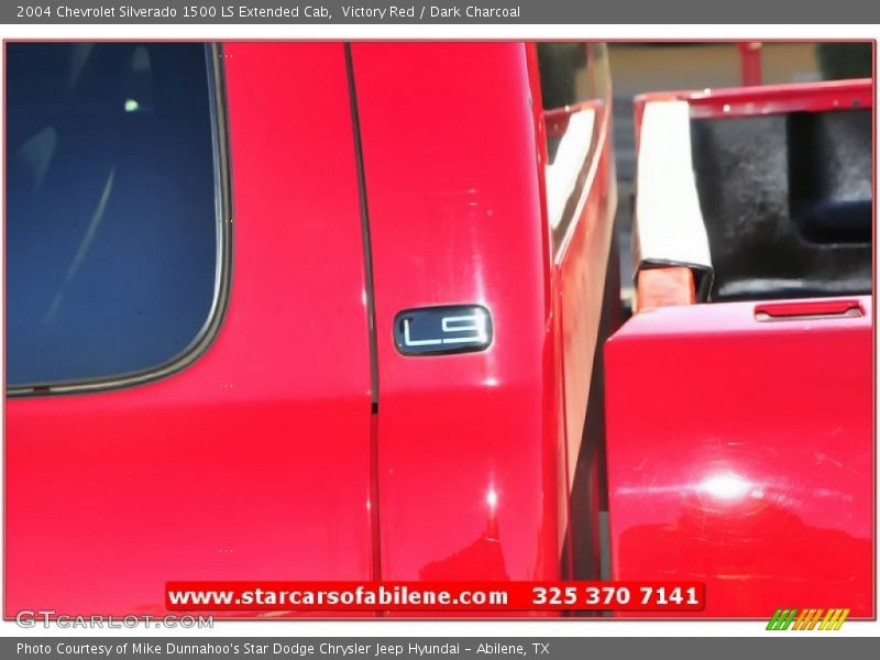 Victory Red / Dark Charcoal 2004 Chevrolet Silverado 1500 LS Extended Cab