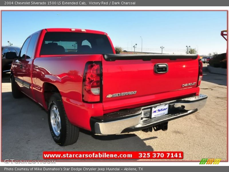 Victory Red / Dark Charcoal 2004 Chevrolet Silverado 1500 LS Extended Cab