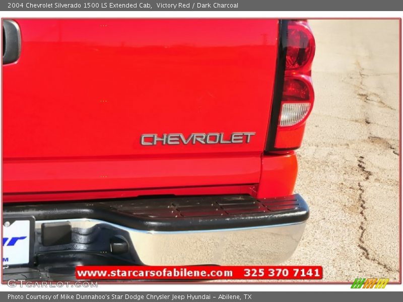 Victory Red / Dark Charcoal 2004 Chevrolet Silverado 1500 LS Extended Cab