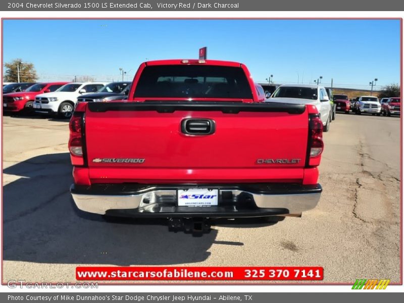 Victory Red / Dark Charcoal 2004 Chevrolet Silverado 1500 LS Extended Cab