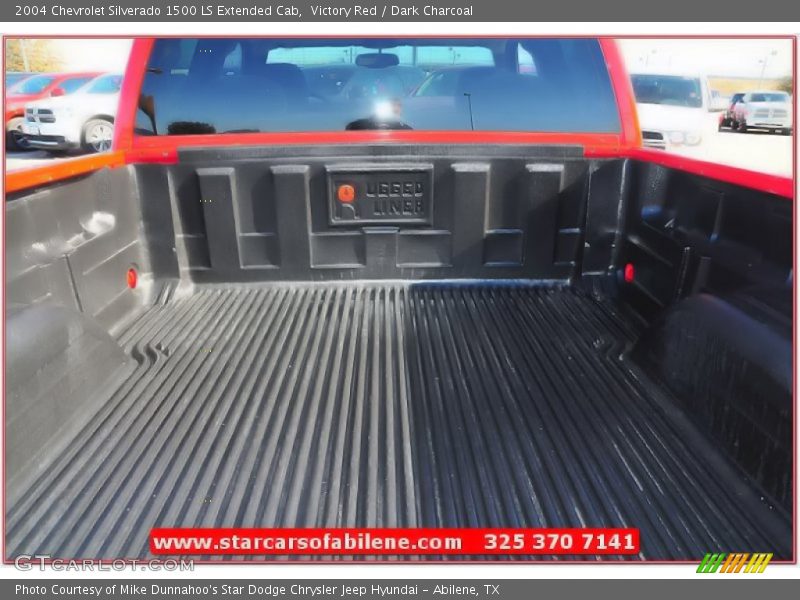 Victory Red / Dark Charcoal 2004 Chevrolet Silverado 1500 LS Extended Cab