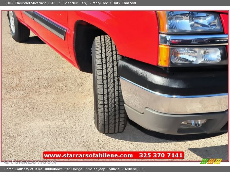 Victory Red / Dark Charcoal 2004 Chevrolet Silverado 1500 LS Extended Cab