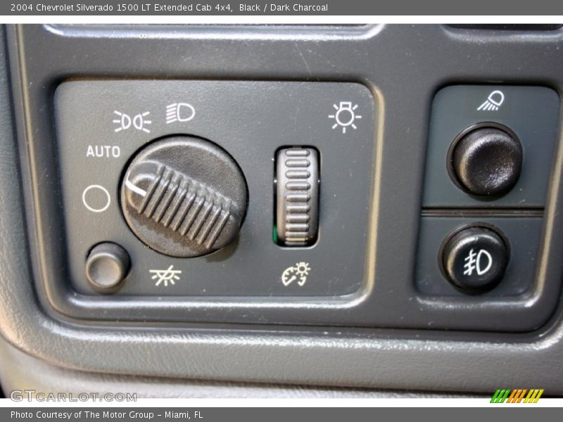 Controls of 2004 Silverado 1500 LT Extended Cab 4x4