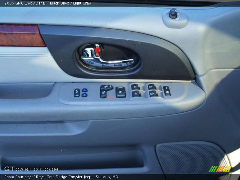 Black Onyx / Light Gray 2006 GMC Envoy Denali