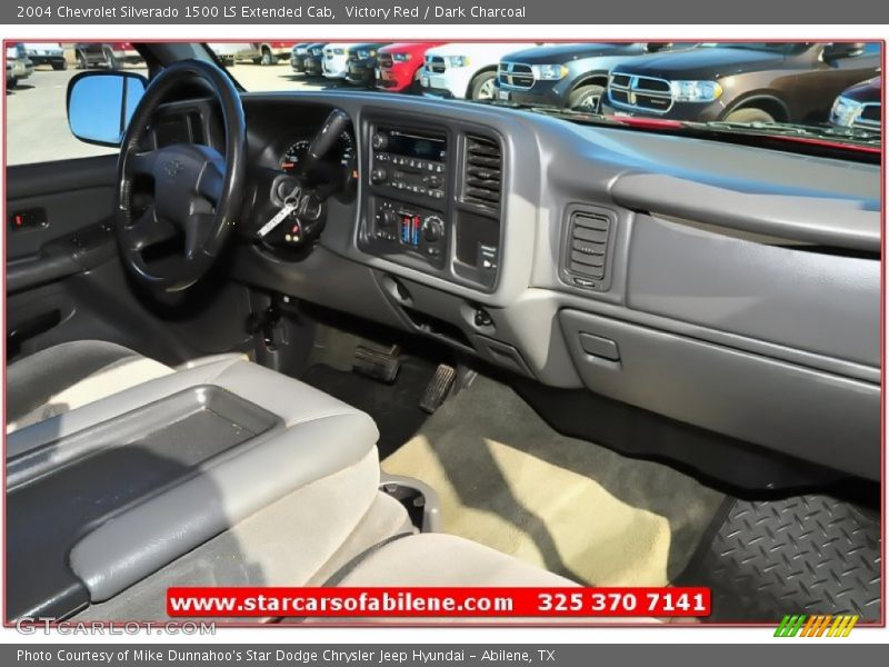 Victory Red / Dark Charcoal 2004 Chevrolet Silverado 1500 LS Extended Cab