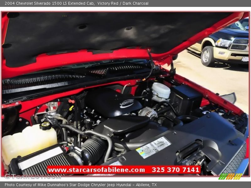 Victory Red / Dark Charcoal 2004 Chevrolet Silverado 1500 LS Extended Cab